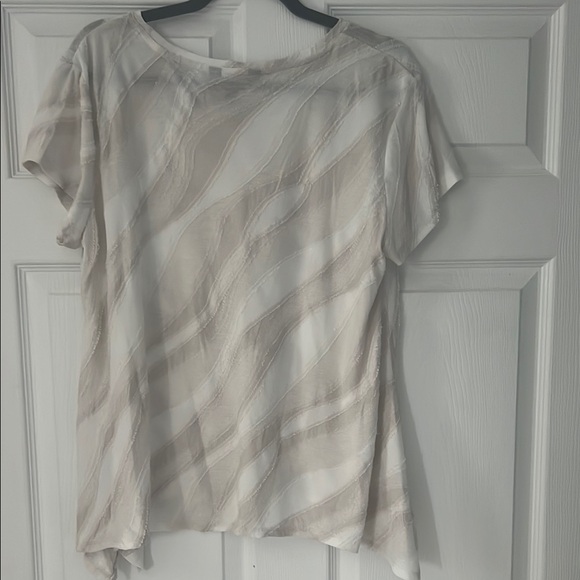 Elegant Cream Top - Picture 2 of 4